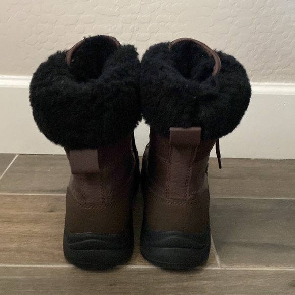 NEW UGG Adirondack IIl Women's Snow Winter
Boots Brown Size 7 - Picture 7 of 9